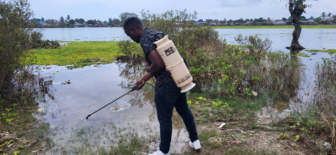 Practical session on mollusciciding at a site in the Kilombero region